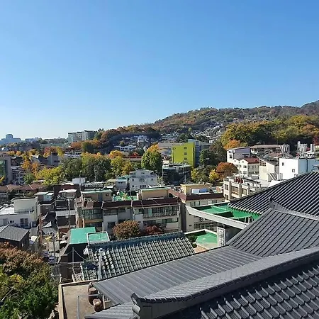 'Seongbuk Castle Suites' 5 Bedroom, Castle-Wall View,